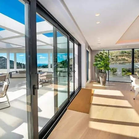 Apartment New Ocean View Centrally Located, Just 3 Minutes To Marbella Center